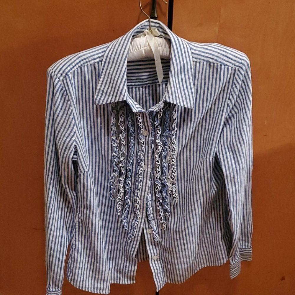 New York & Co small blouse button up ruffled